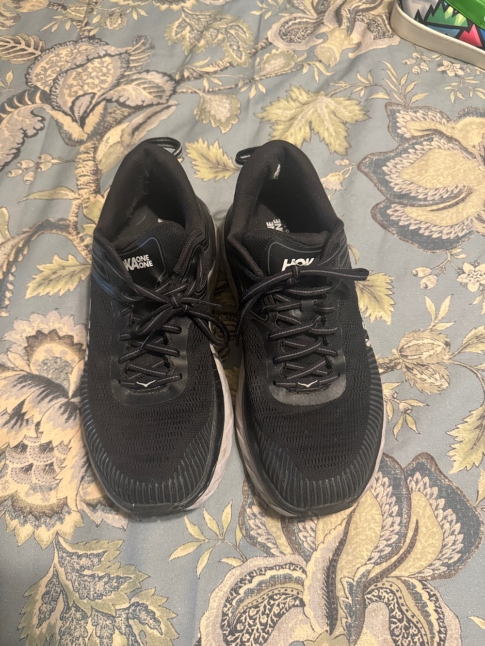 Hoka One One Men's Black Athletic Running Sneakers bondi 7 , size 10-2e